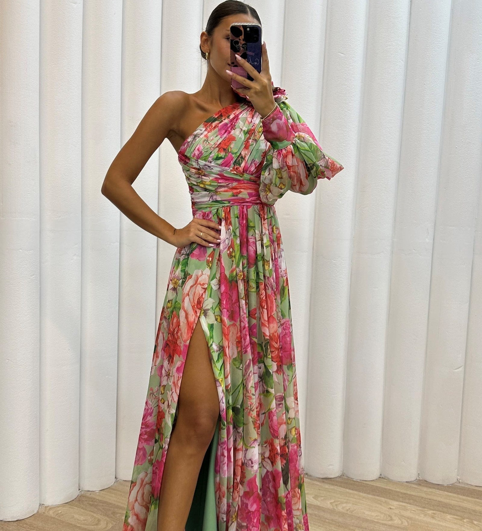 Whitney - Elegantne ja Voogav Kleit